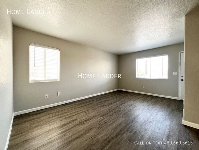 Building Photo - 4959 S Park Ave