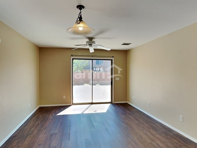 Building Photo - 655 W Cholla Crest Dr
