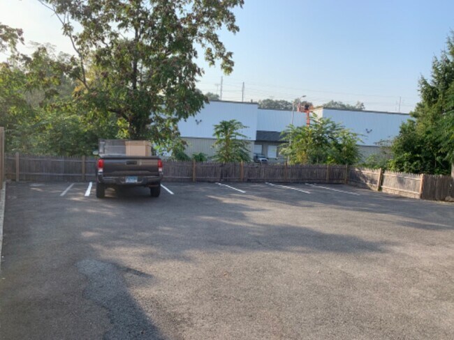 Building Photo - 286 Ely Ave