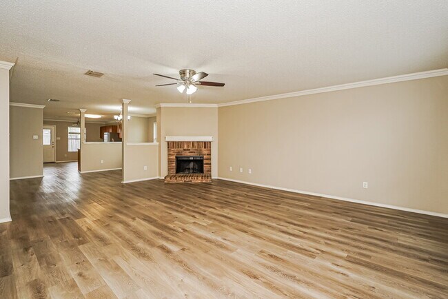 Foto del edificio - 2724 Woodlake Pkwy