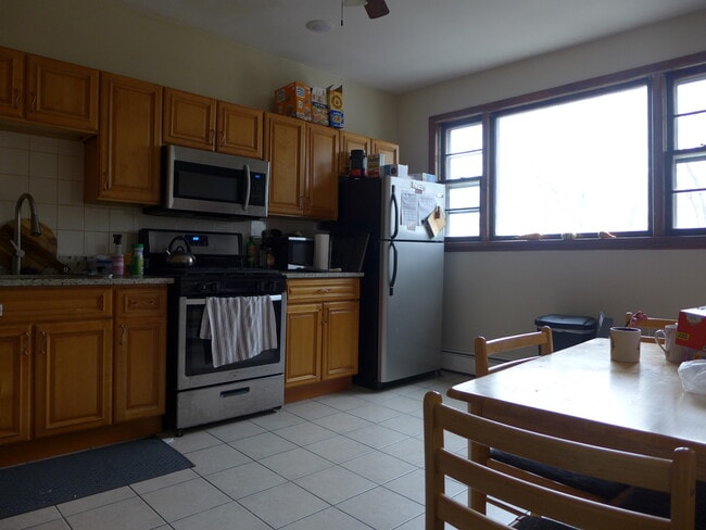 Foto del edificio - 828 Parker St