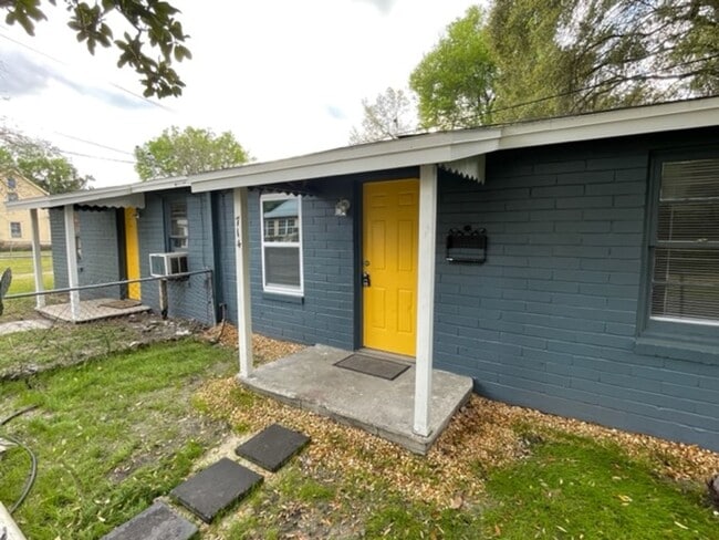 Foto del edificio - Beautiful 2 Bed 1 Bath House In Fifth Ave Neighborhood