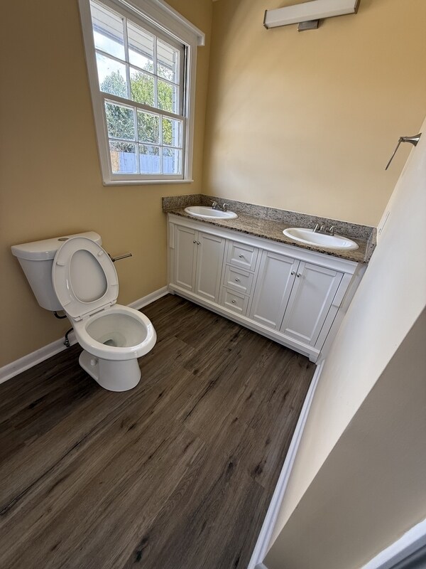 Building Photo - 2209 Jerry Jones Dr