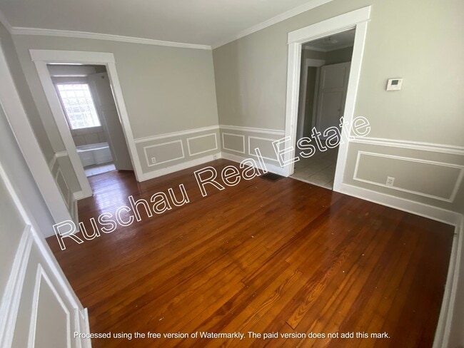 Building Photo - 2 Bed 1 Bath