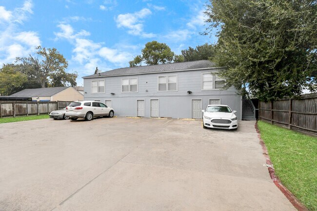 Building Photo - 116 Marian Ave