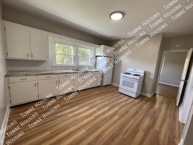 Foto del edificio - 170 Ladner Ave