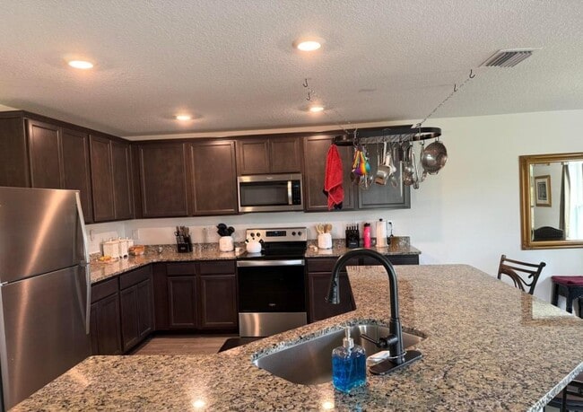 Foto del edificio - 9725 Southern Charm Cir