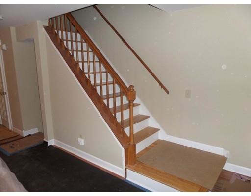 Building Photo - 20 Ledgecrest Dr