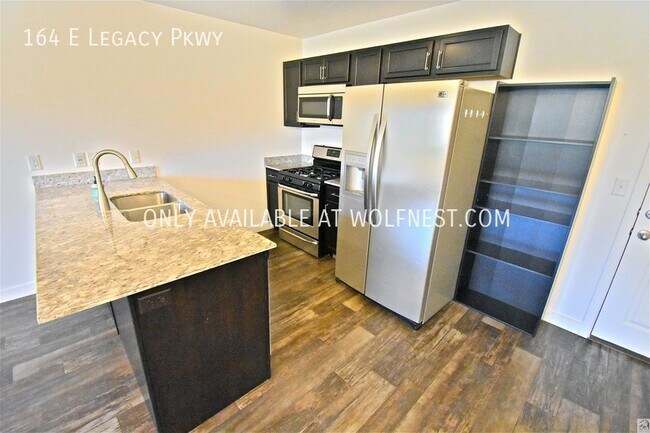 Foto del edificio - Beautiful 3 Bedroom Saratoga Springs Townh...