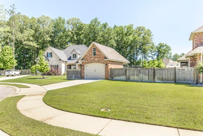Building Photo - 305 Pine Trace Ln