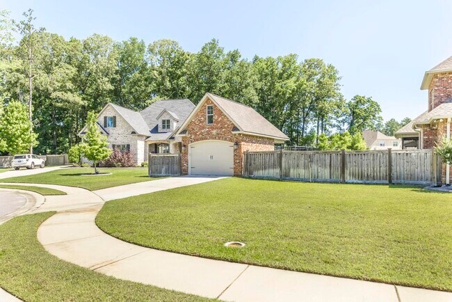 Foto del edificio - 305 Pine Trace Ln