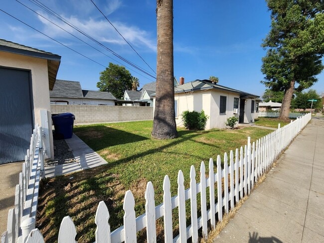 Building Photo - Pershing Duplex