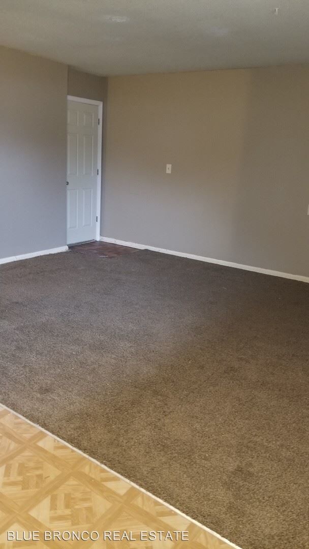 102 NW 63rd St, Gladstone, MO 64118 Condo for Rent in Gladstone, MO