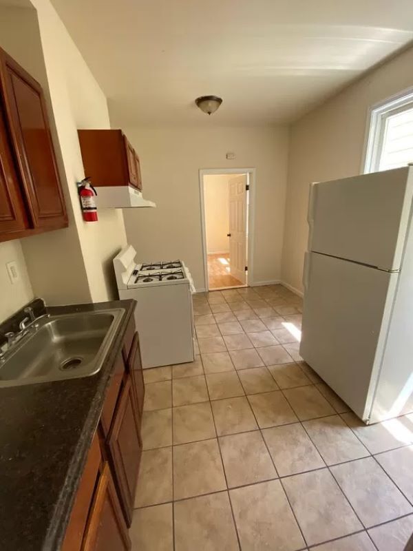 Foto del edificio - 77 Brookdale Ave