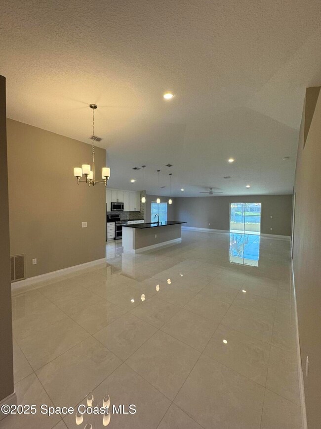 Foto del edificio - 1370 Berryhill Dr