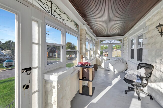 Foto del edificio - 7721 Daniels Ave