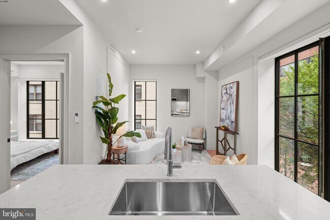 Foto del edificio - 2121 Ward Pl NW