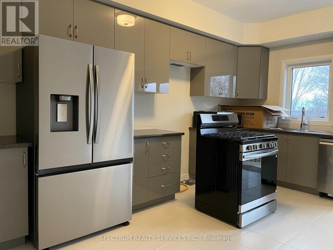 Building Photo - 660 Colborne St