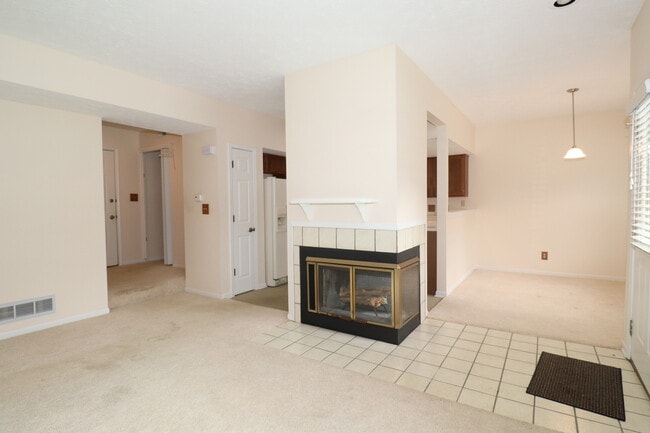 Building Photo - 9523 Maple Way