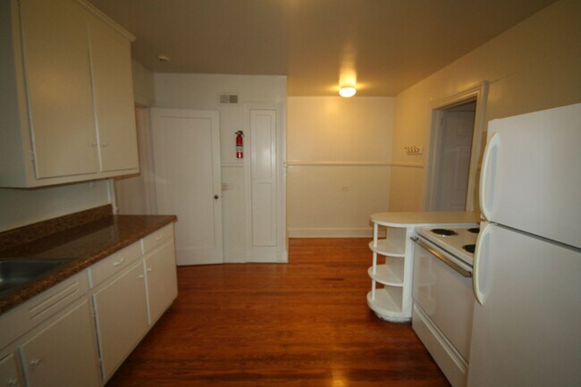 Foto del edificio - 1404 W Chapel Hill St