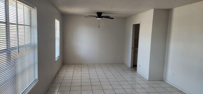 Building Photo - 1412 Monte Negro Dr