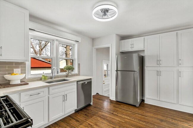 Foto del edificio - 4333 Schirmer St