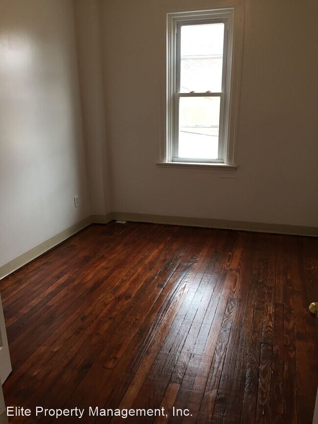Building Photo - 3 br, 1 bath House - 411 E Walnut St.