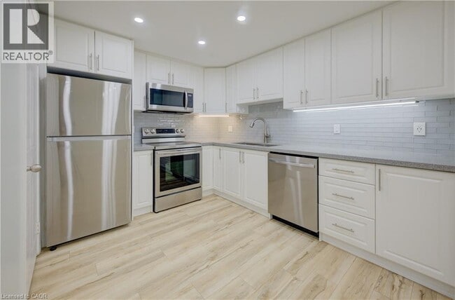 Building Photo - 565 Greenfield Ave