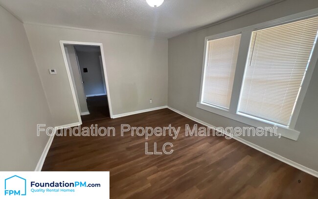 Building Photo - 1596 Barton St