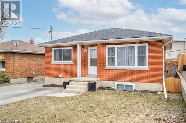 Building Photo - 426 Highland Rd E