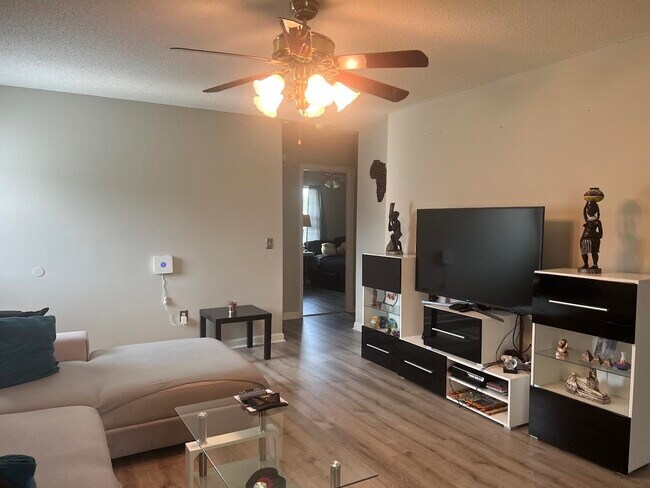 Foto del edificio - 863 Lyndsi Ln