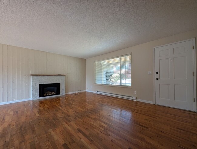 Building Photo - Great 4-Bedroom, 1.5-Bath Home In The River Road Area Of Eugene!