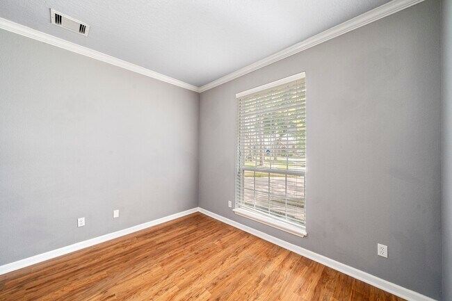 Building Photo - 1505 Hickory Ct