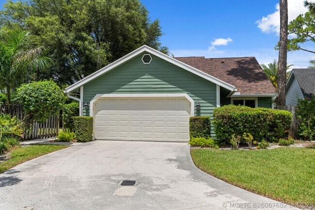 Building Photo - 433 Goldenwood Way