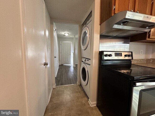 Foto del edificio - 8625 Cartwright Ct