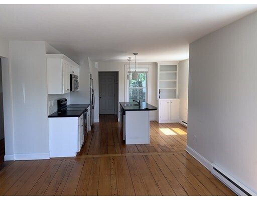 Building Photo - 111 Central St