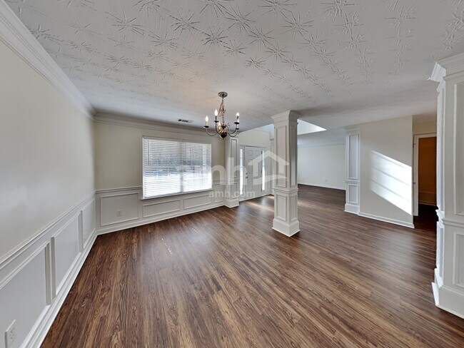 Building Photo - 247 River Pass Ct NE