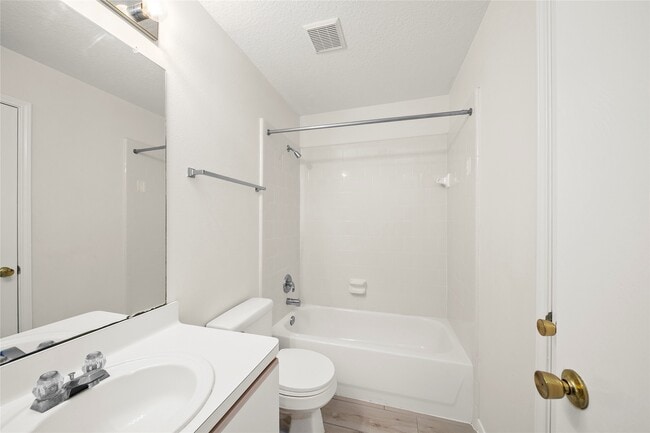 Building Photo - 13535 Eldridge Villa St