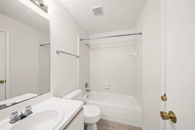 Foto del edificio - 13535 Eldridge Villa St