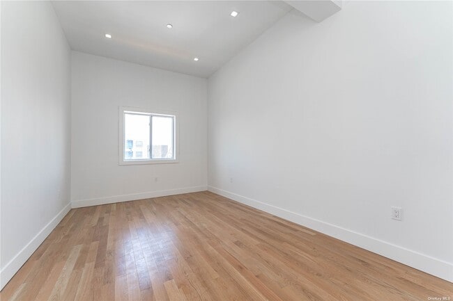 Building Photo - 138 E Park Ave