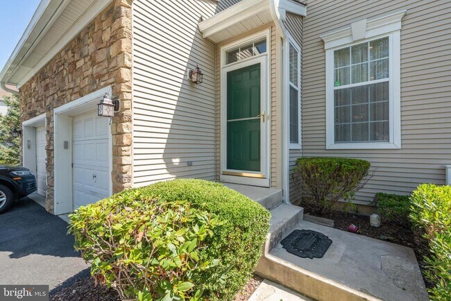 Building Photo - 802 Yarrow Cir