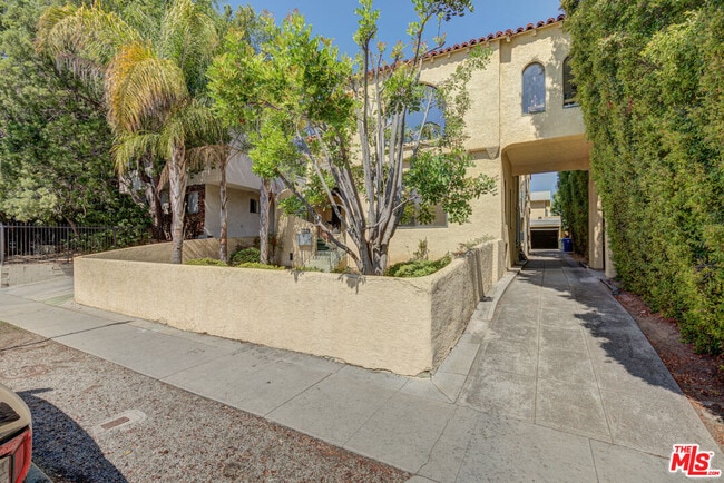 Foto del edificio - 4427 Finley Ave
