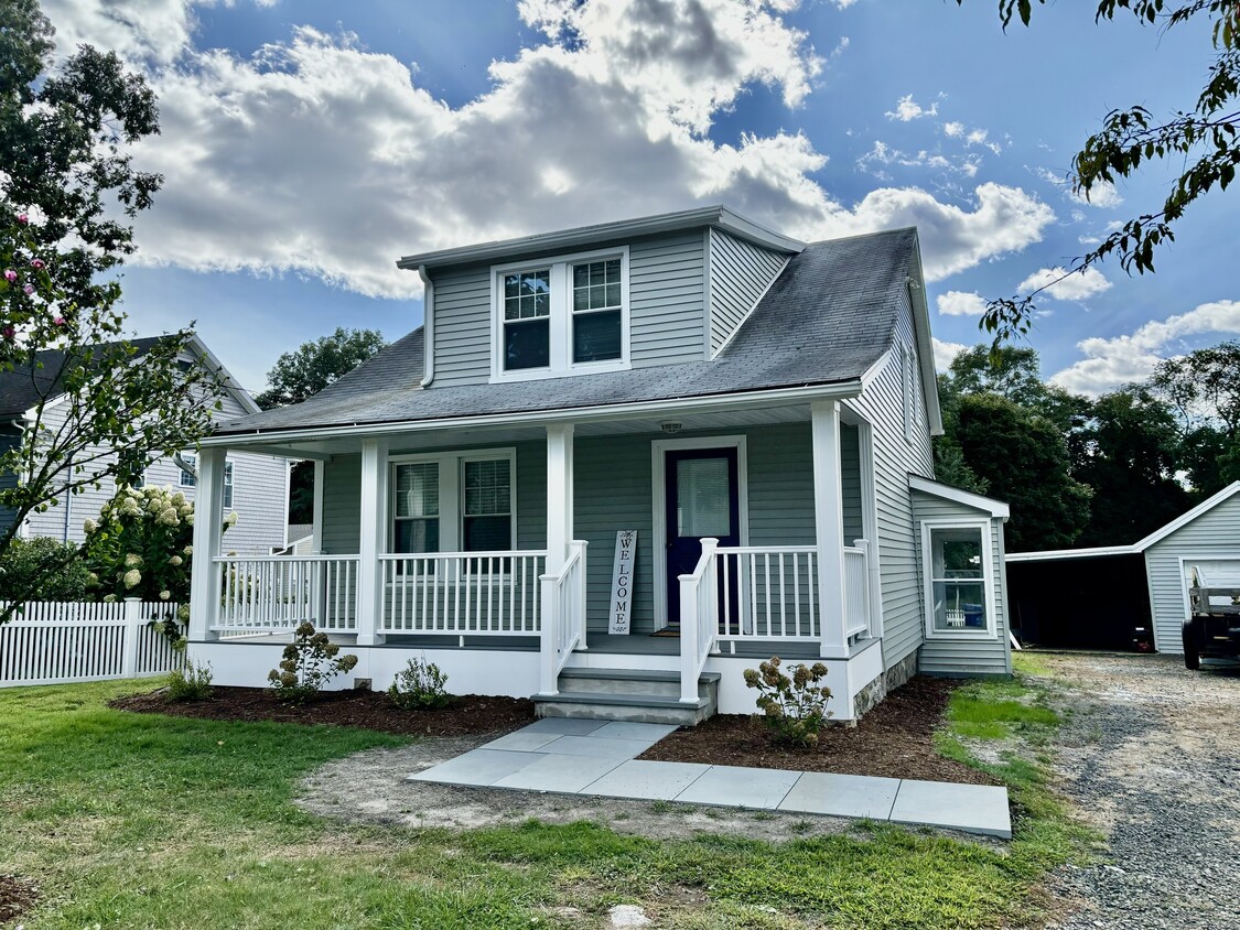 Primary Photo - 53 Grumman Ave