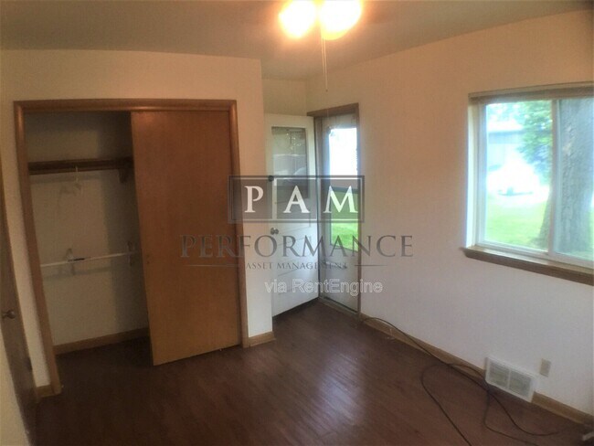 Foto del edificio - 5327 N Mohawk Ave