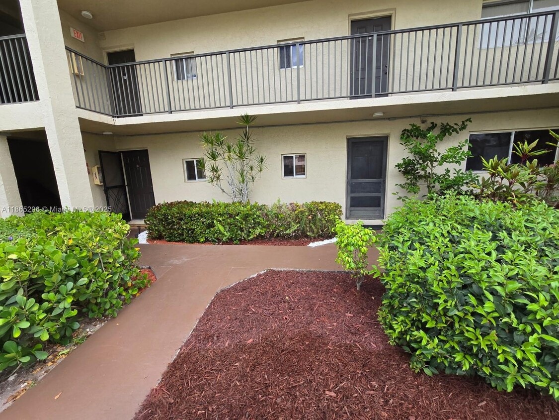 Foto principal - 7960 NW 50th St