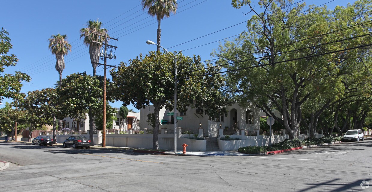 Building Photo - 801 E Tujunga Ave