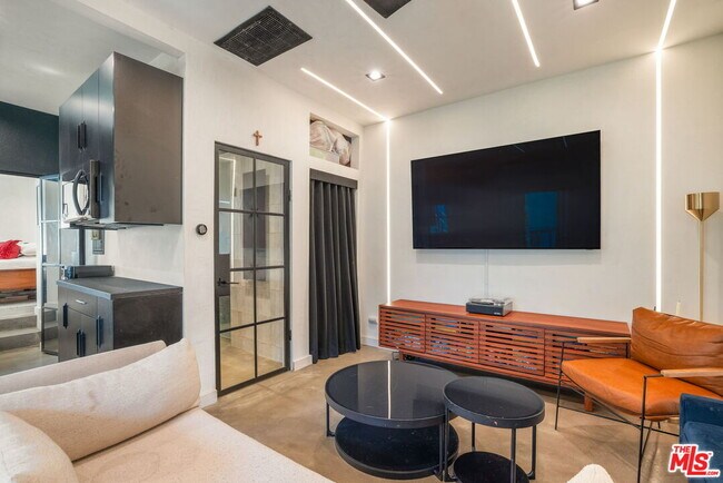 Foto del edificio - 1142 Poinsettia Dr