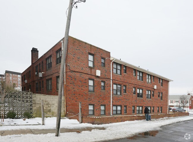 Building Photo - 470 E Broadway