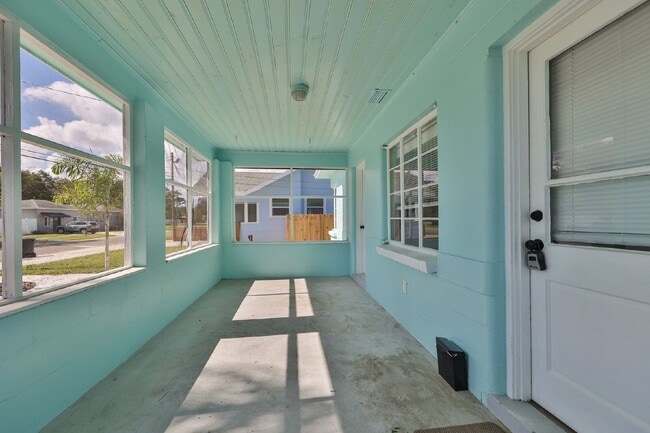 Photo - 867 53rd Terrace N House