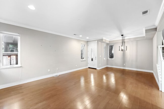 Building Photo - 111 Mirabel Pl